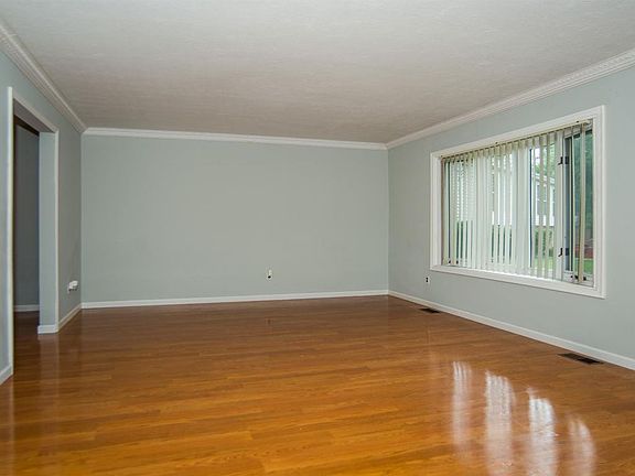 5th image of 786 Clearfield Ln