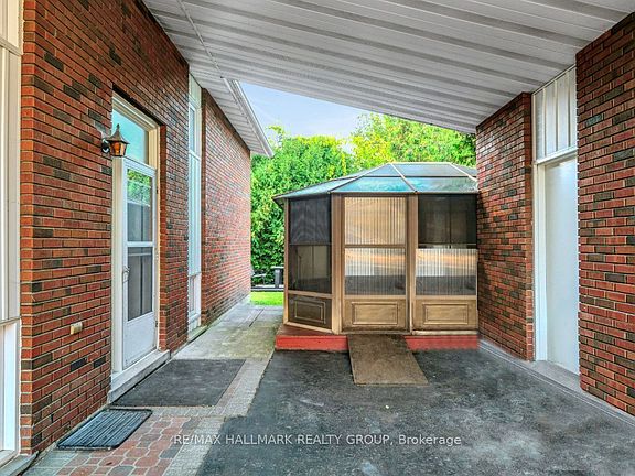 3rd image of 175 Carillon St