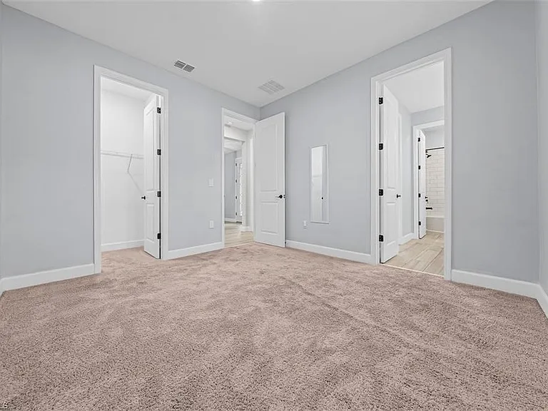 2038 Grove Dr — Photo 10