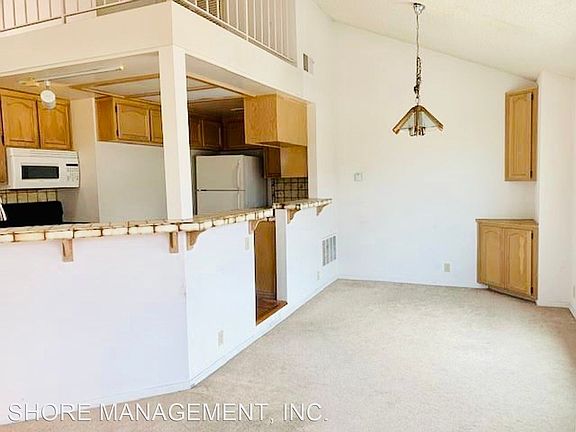 3rd image of 735 Santa Clara Pl APT 2