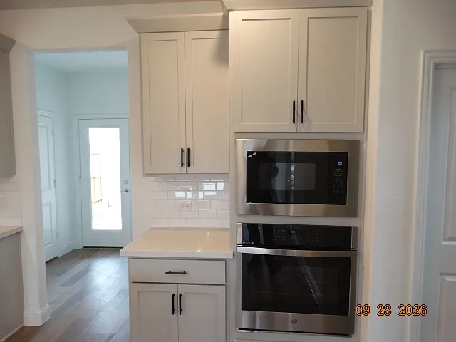 4 bed, 1932 sqft, $2,350 — Photo 2