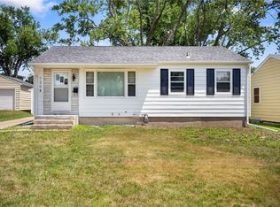 1208 Crestview Dr SE, Cedar Rapids, IA 52403