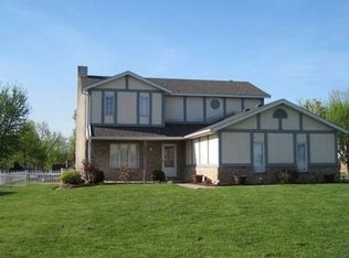 8504 Country Ln, Troy, IL 62294