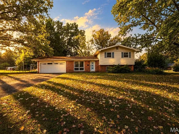 10942 Ridgecrest Dr, Saint Ann, MO 63074