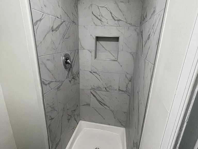 215 Henry St #B — Photo 9