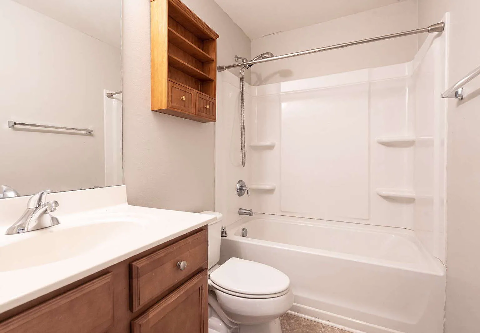 3 bed, 2.0 bath, 1745 sqft, $1,790 — Photo 2