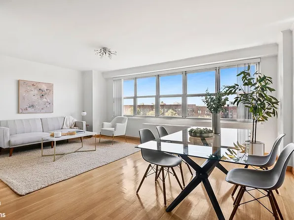 135 Ocean Pkwy APT 8F, Brooklyn, NY 11218