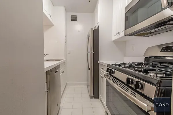 Rented by Bond New York | media 39