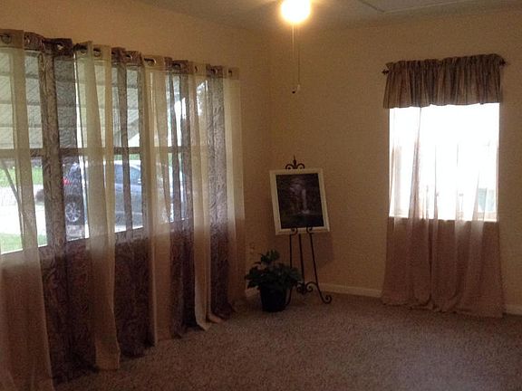 4th image of 311 Holly Ln