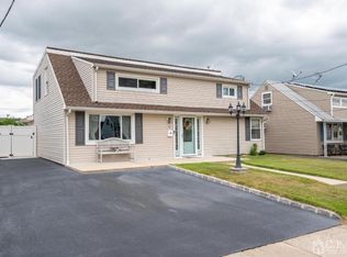 94 Hickory St, Carteret, NJ
