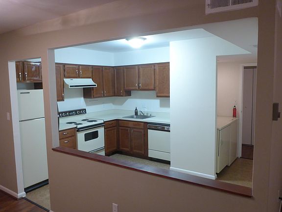 Kitchen and laundry (right)