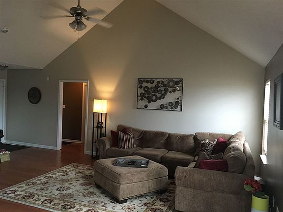 3rd image of 749 Park Hills St