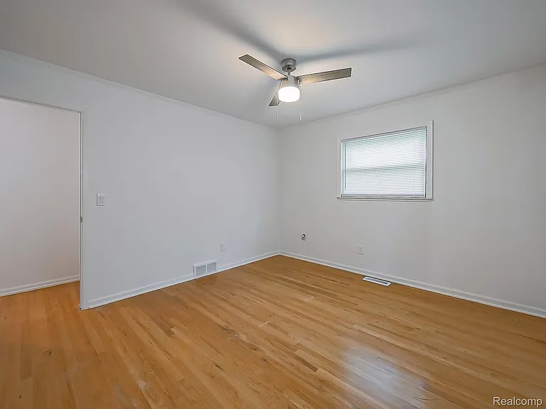 7580 Thornwood St — Photo 48