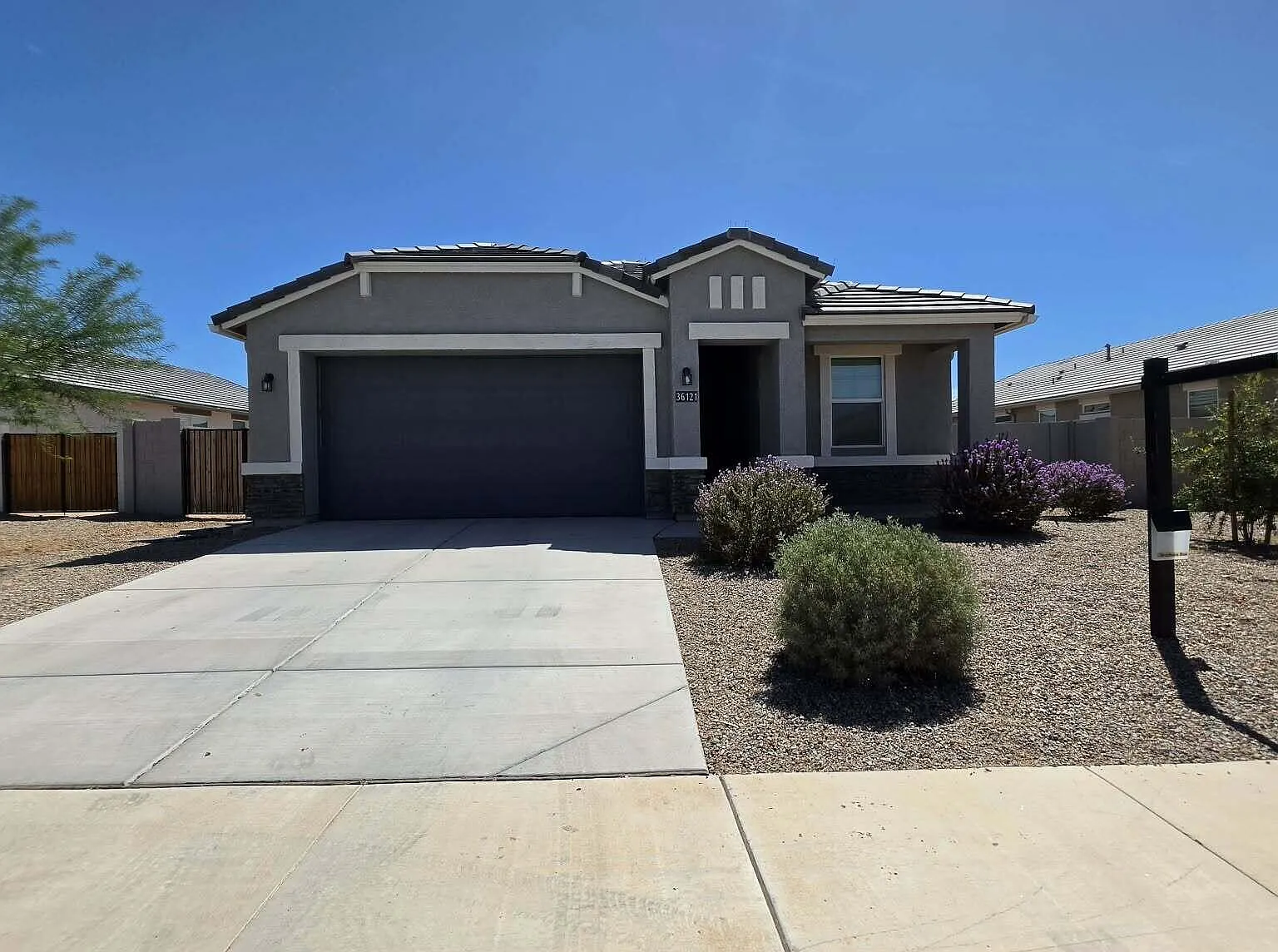 3 bed, 2.0 bath, 1881 sqft, $1,750 — Photo 2