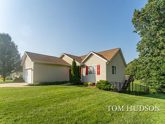 4th image of 403 Greenview Dr