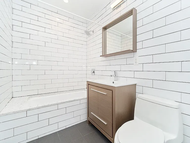34 Lorimer St #3A — Photo 5
