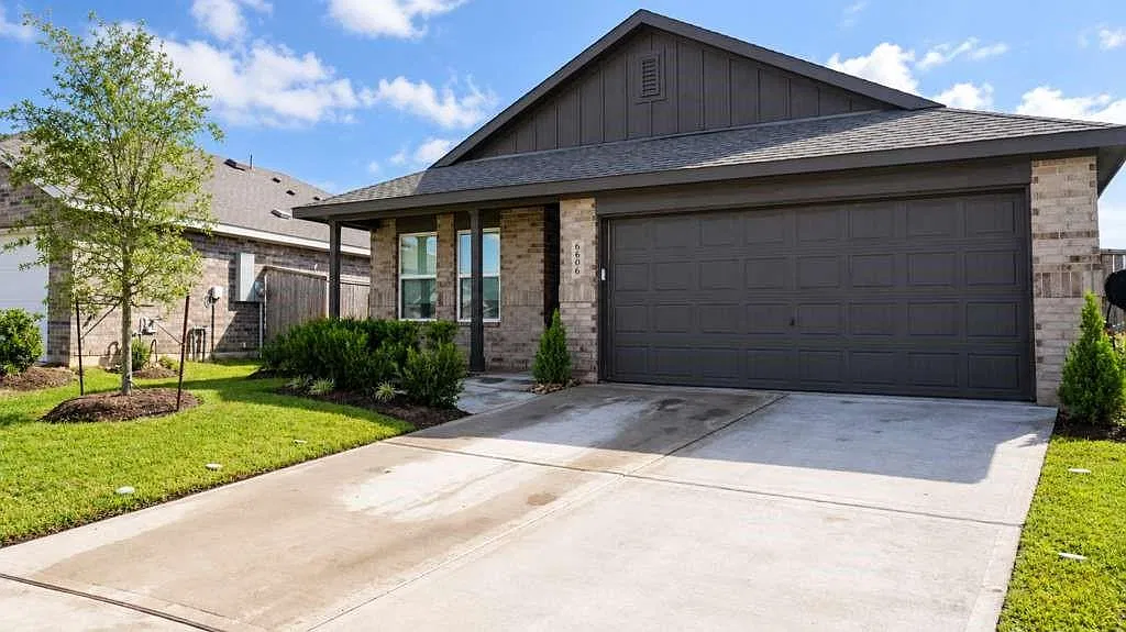 3 bed, 2.0 bath, 1106 sqft, $1,850 — Photo 2