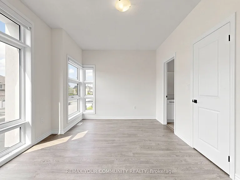 105 Halldorson Ave — Photo 34