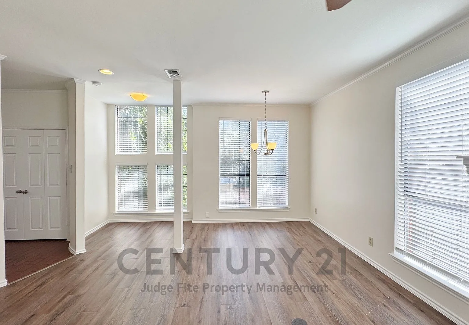 Desirable 2-Story, 2/2.5 in University Park For Rent! — Photo 4
