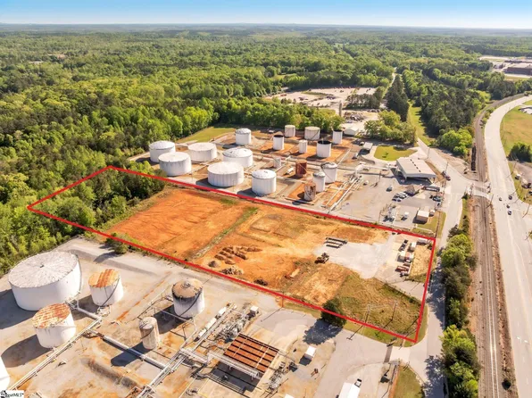 670 Delmar Rd, Spartanburg, SC 29302