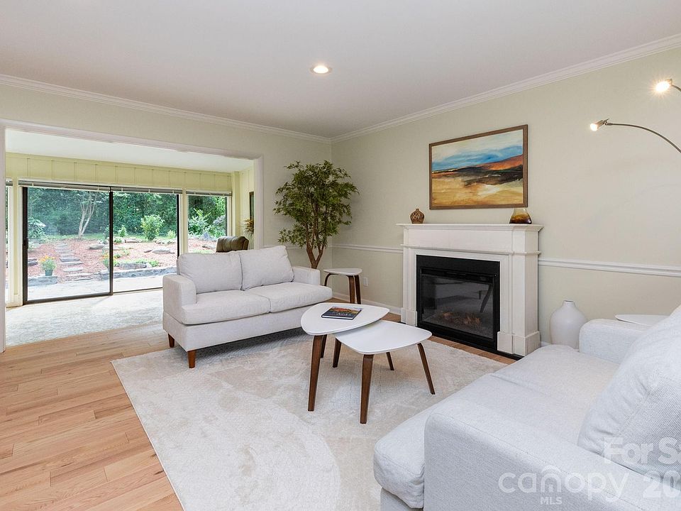 1st image of 301 Crowfields Dr