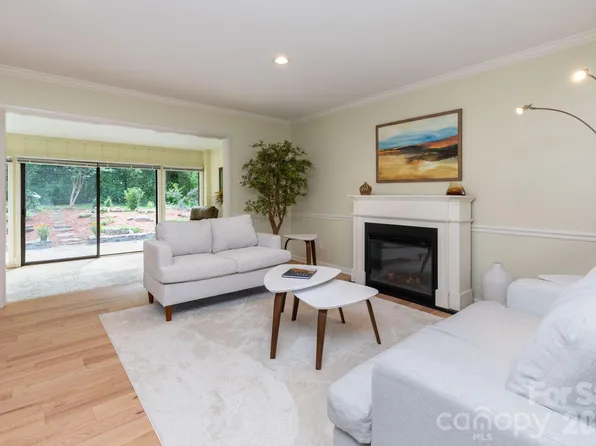 301 Crowfields Dr, Asheville, NC 28803
