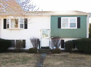 60 Fern St, Warwick, RI 02889