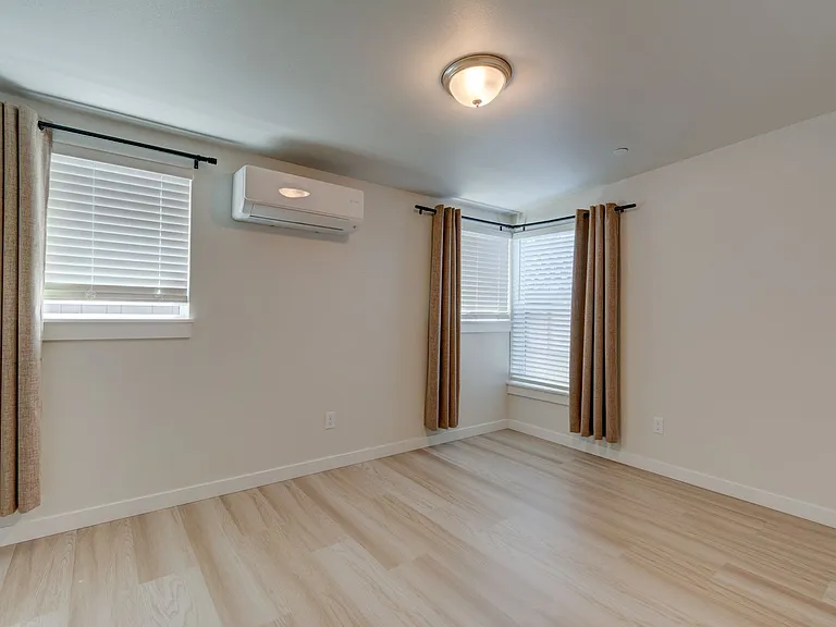 476 SE Barrington Dr #D — Photo 10
