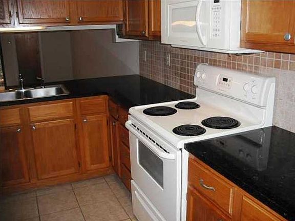 5th image of 1702 Brighton Cv #A