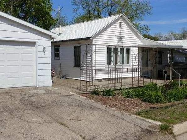 403 W Grove St, Lena, IL 61048