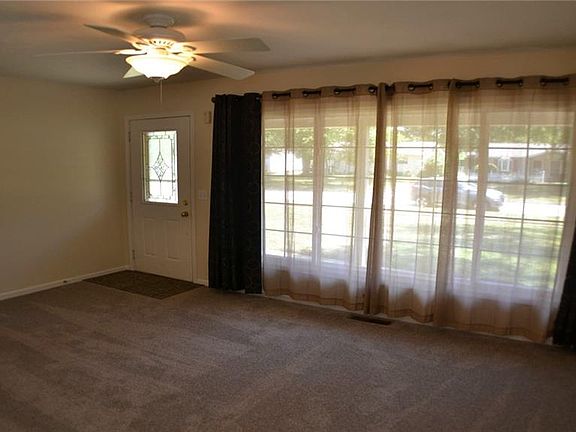 3rd image of 465 Chestnut Dr