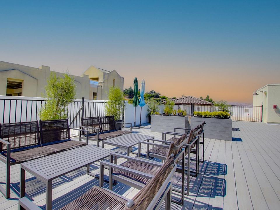 2nd image of 400 San Benito St #208