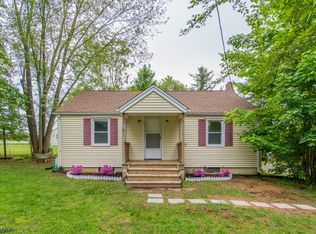 21 Hillside Ave, Flanders, NJ 07836