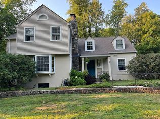 2 Elizabeth St, Chappaqua, NY 10514