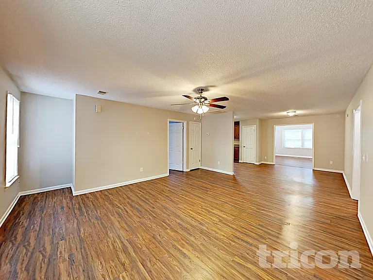 204 Winslow Way — Photo 3