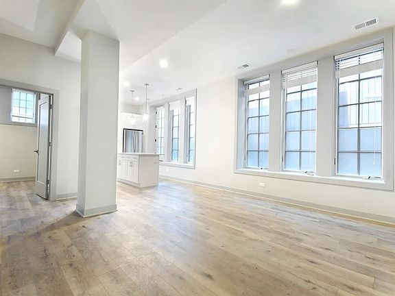 3rd image of 2900 W Logan Blvd #101