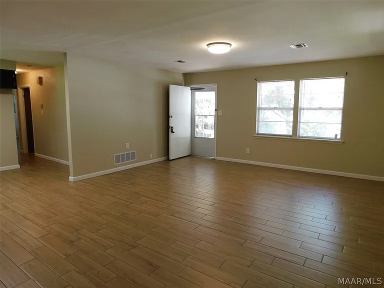 733 Gillespie St — Photo 6