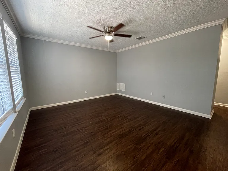 1111 Sunrise Rd — Photo 2