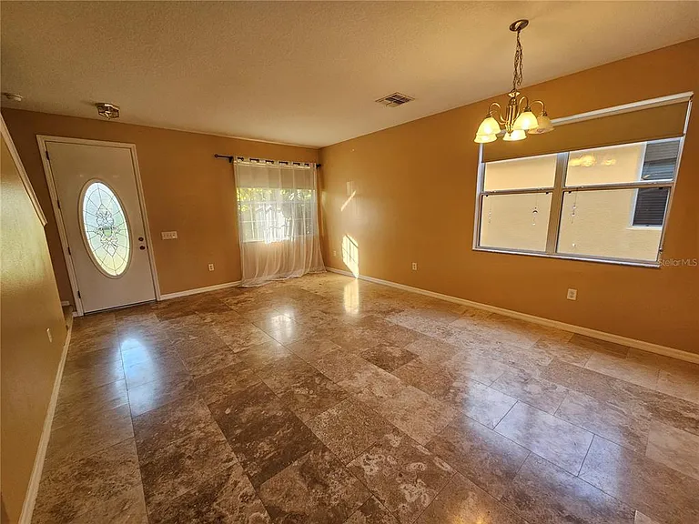 1881 Strathmore Cir — Photo 2