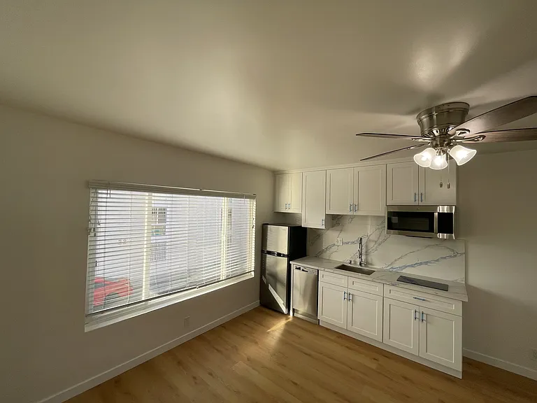Navy Street Apartments — Photo 10