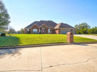 1408 Medinah Dr, Shawnee, OK 74801