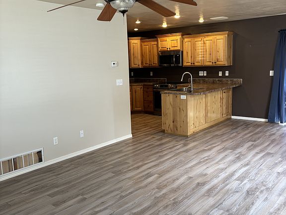5th image of 2075 Mary Dr