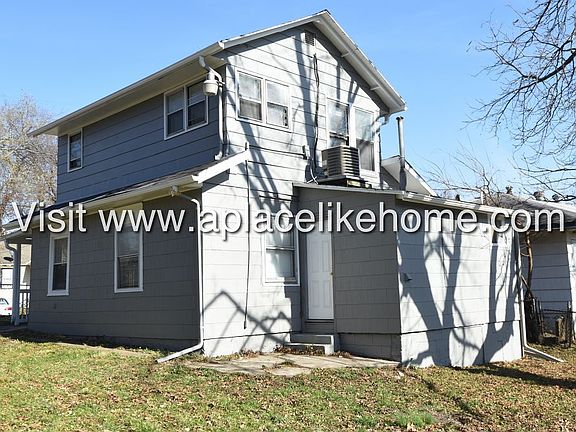 3rd image of 3211 Everett Ave