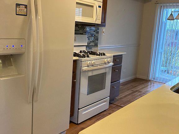 2nd image of 405 Kennedy Pl