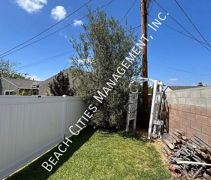 4432 Falcon Ave #A — Photo 2