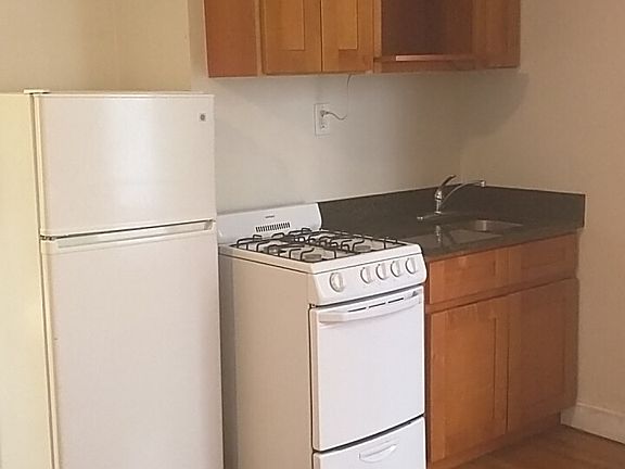 3rd image of 120 E 82nd St APT 6