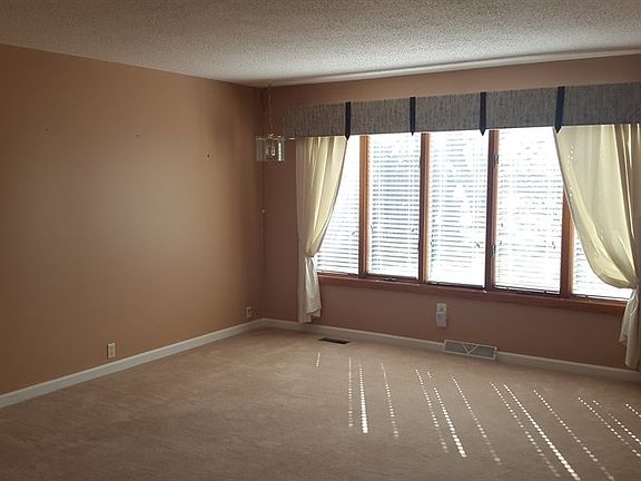 4th image of 3806 Grouse Ave