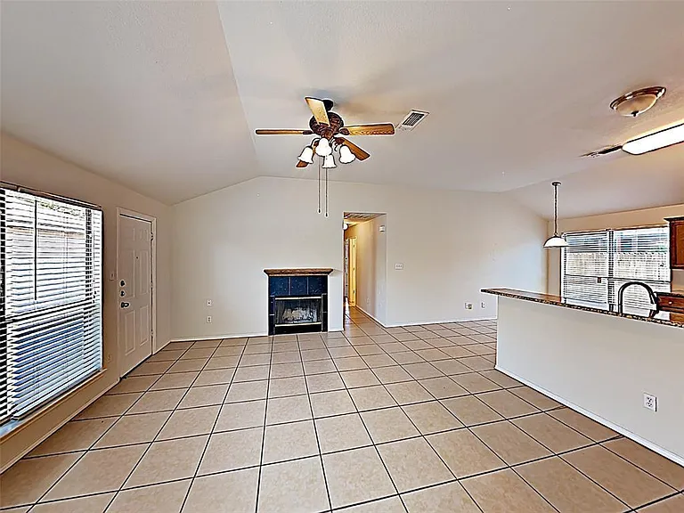 1021 Olivewood Ln — Photo 6