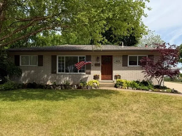 44252 Felstone Dr, Sterling Heights, MI 48313