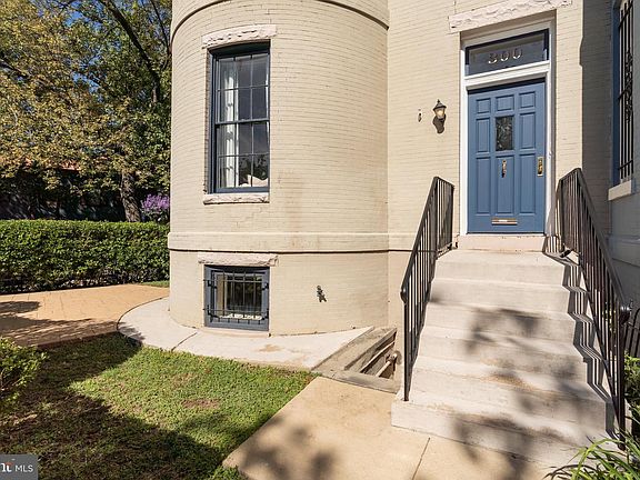 3rd image of 300 N Carolina Ave SE
